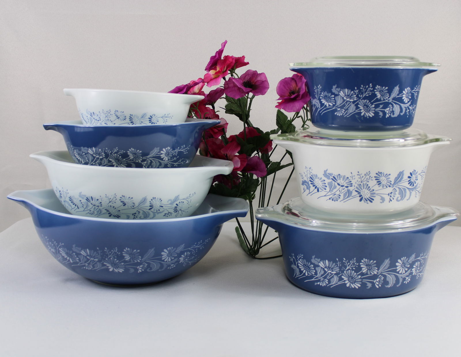 Vintage Pyrex Colonial Mist Blue/White Daisy Nesting Mixing Bowl Set and Cinderella Casserole Dishes (1 of 1)
