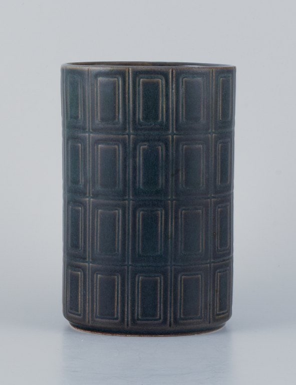 Arabia, Finland, ceramic vase with glaze in blue-violet tones. Geometric motif.: Arabia, Finland, ceramic vase with glaze in blue-violet tones. Geometric motif. 1960s. Marked. In excellent condition. Dimensions: H 17.5 cm x D 12.0 cm. Reserve: $200.00 Shipping: Domestic: Shipping 
