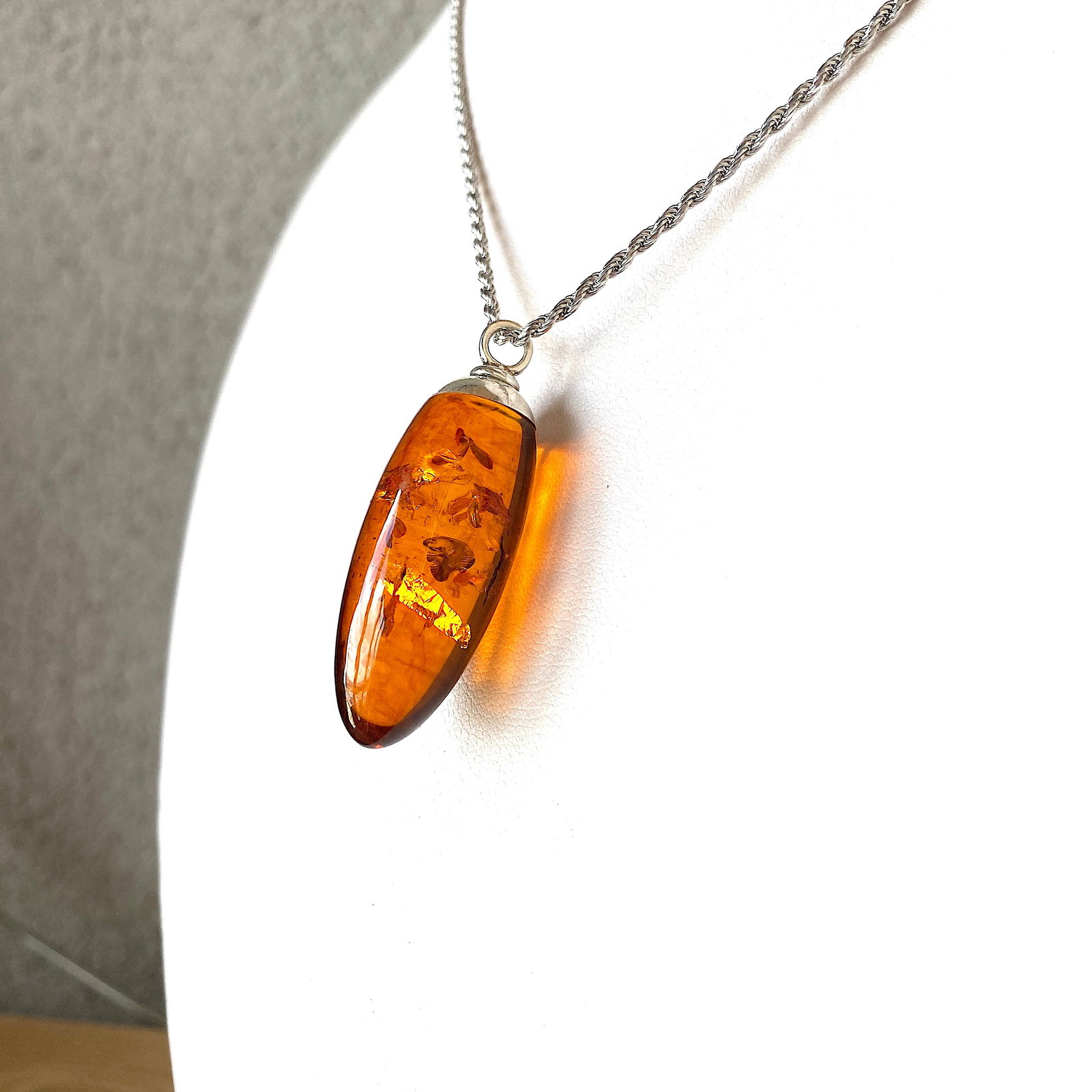 Astonishing Amber Pendant with chain, shaped like a Drop: Title: Astonishing Amber Pendant with chain, shaped like a Drop Metal:Sterling Silver Gemstones: Amber weights: 12.46 g Size: Size: 46.0 x 16.0 x 480.0 mm Size: 1.811 x 0.63 x 18.898 inches Made of: (