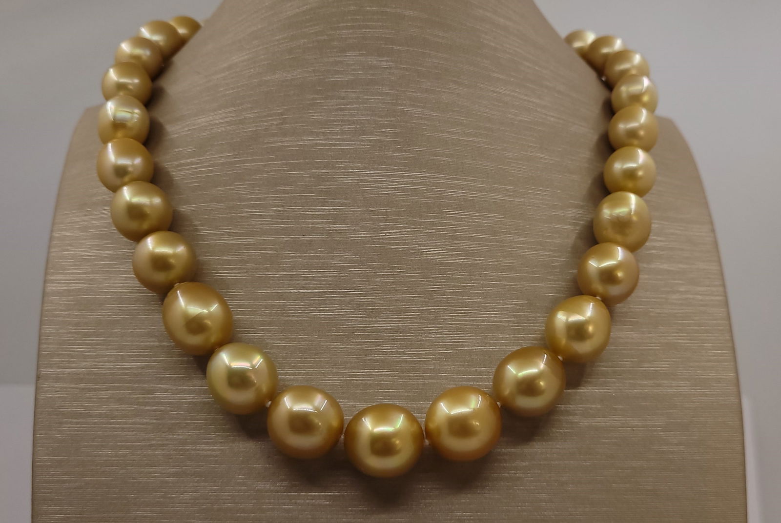 ALGT Certified Golden South Sea Pearls - Big Size - 11x14mm - Necklace (1 of 17)