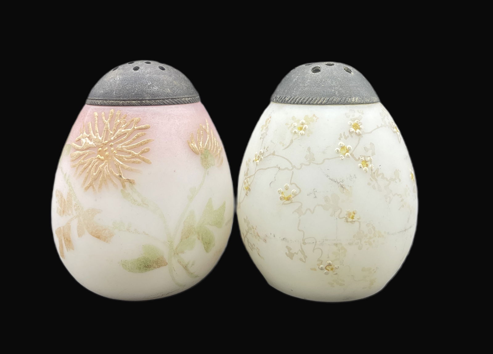 PAIR OF ANTIQUE MOUNT WASHINGTON EGG FLAT SIDE SALT & PEPPER SHAKERS (1 of 8)