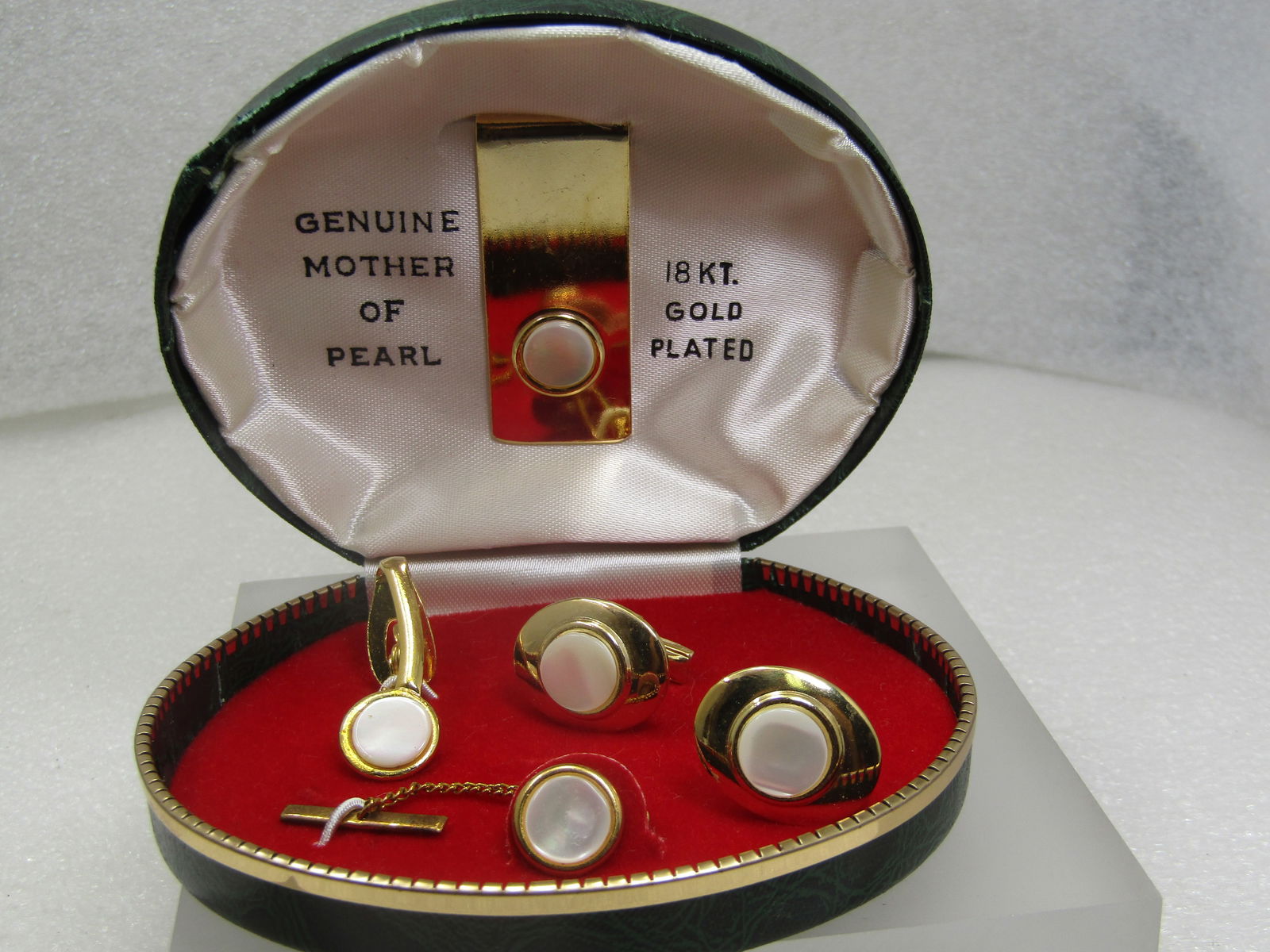 Vintage 18kt G.P. Cufflinks, Tie Tack/Bar, Money Clip Set in Hinged Box, 1960's (1 of 6)