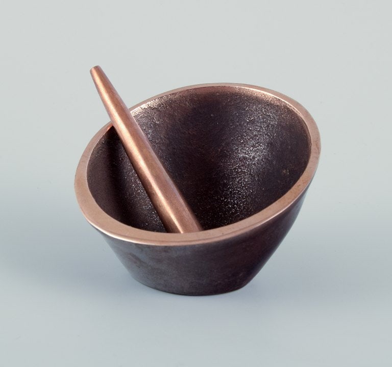 Jacques Lauterbach, French artist. Mortar and pestle in solid bronze.: Title: Jacques Lauterbach, French artist. Mortar and pestle in solid bronze. Description: Jacques Lauterbach, French artist. Mortar and pestle in solid bronze. Modernist design. Approx. 1970s. Signed.
