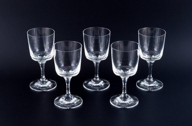A set of five Ren? Lalique Chenonceaux red wine glasses. Clear mouth-blown crystal glass. Facet-cut: Title: A set of five René Lalique Chenonceaux red wine glasses. Clear mouth-blown crystal glass. Facet-cut stem. Description: A set of five René Lalique Chenonceaux red wine glasses. Clear m