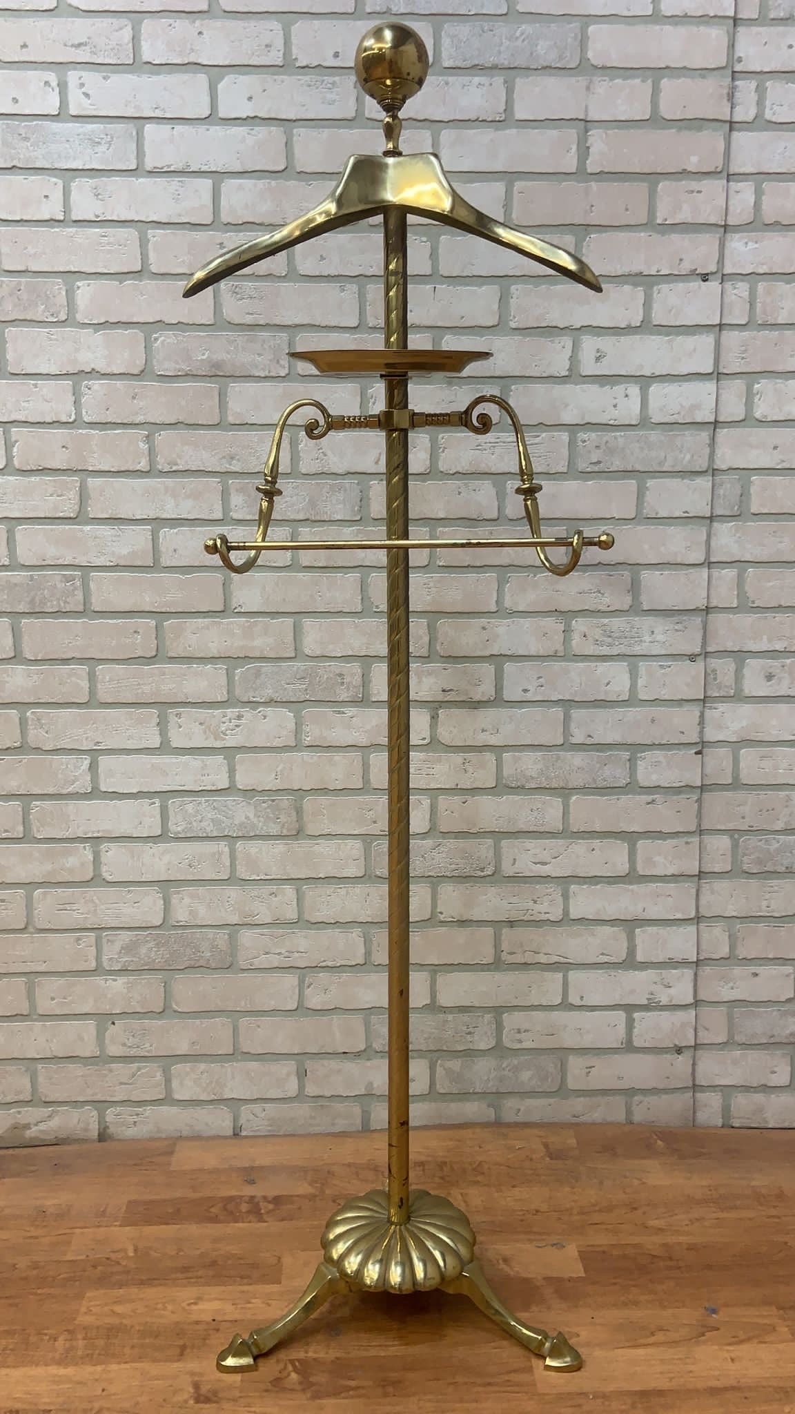 Vintage Art Deco Brass Gentleman's Valet Stand Suit Stand (1 of 5)