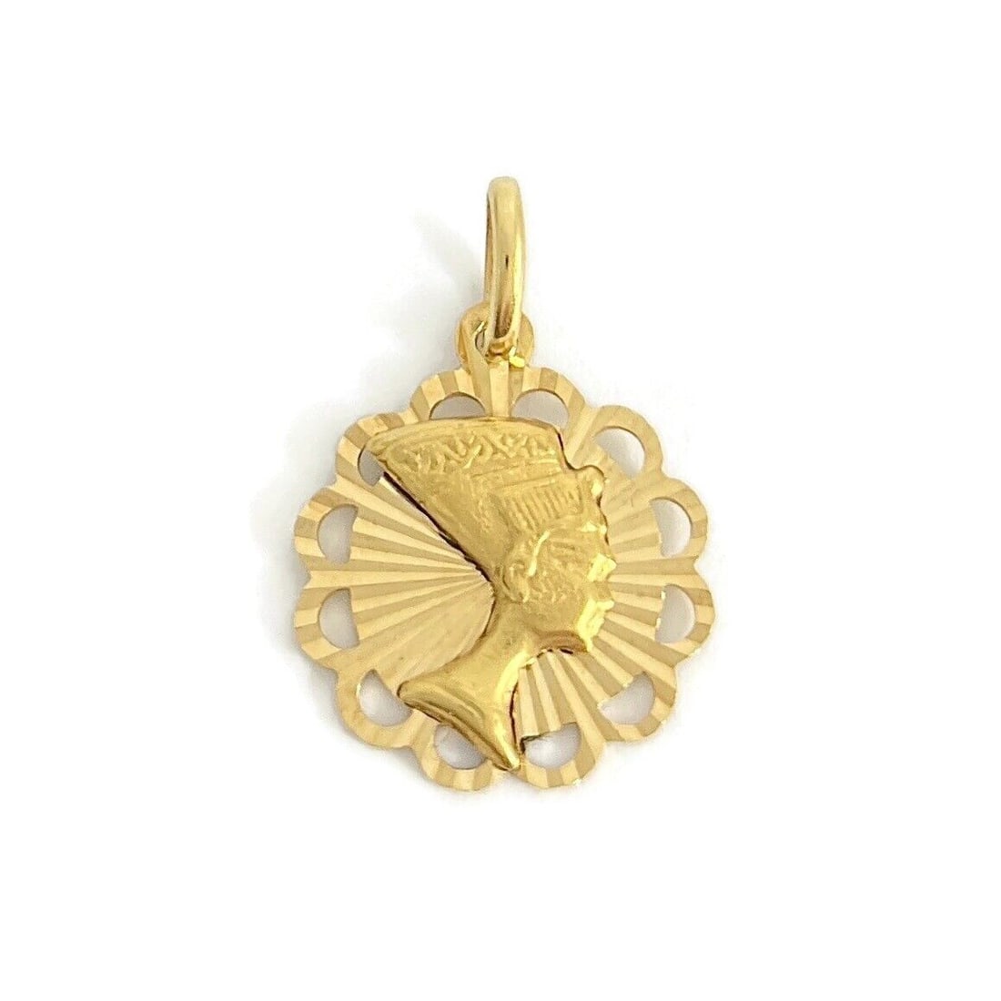 Vintage Italian Nefertiti Queen of Egypt Pendant Charm 14K Yellow Gold 1.74 G: Vintage Italian Nefertiti Queen of Egypt Pendant Charm 14K Yellow Gold 1.74 G Make a statement with this unique pendant charm. Please let us know if you have any questions. Metal: 14K yellow gold Weig
