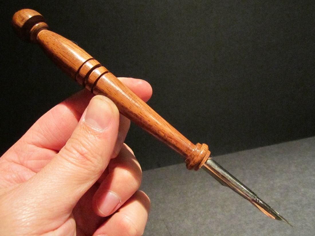 Turned Wood Calligraphy Inkwell Ink Dip Writing Pen: Vintage Antique Style Turned Wood Inkwell Ink Dip Quill Desk Writing Pen Description 7" Long Great reproduction of an antique turned wood dipping pen. This piece accommodates the included removable me