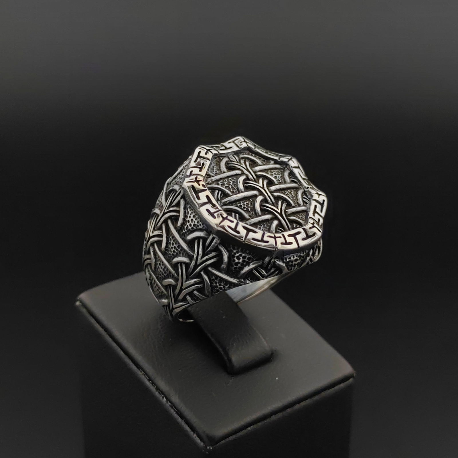 925 Silver Celtic Knot Men's Ring (1 of 8)