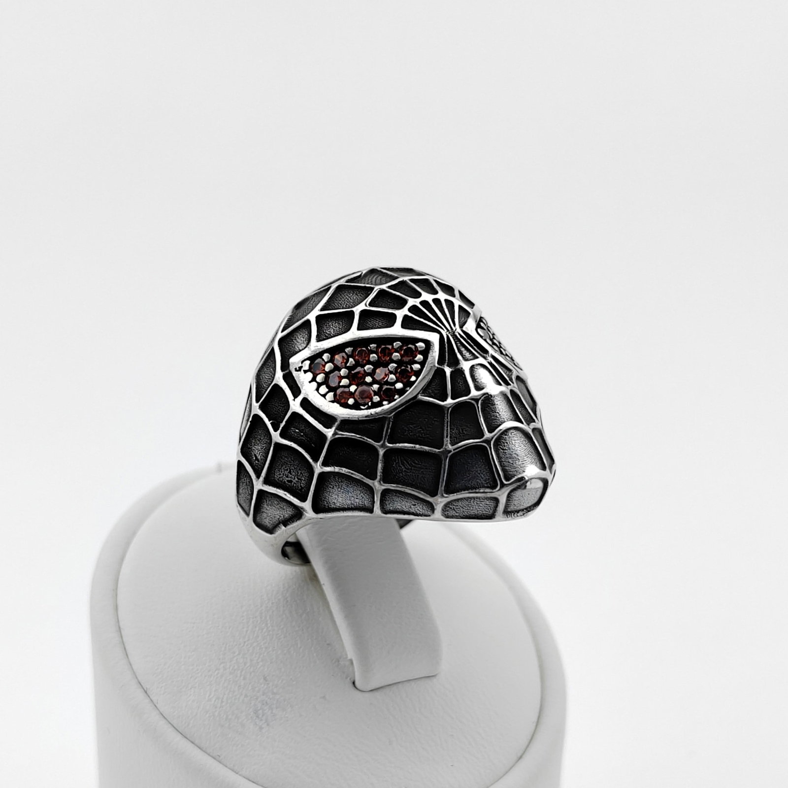 925 Silver Spiderman Ring: Title: 925 Silver Spiderman Ring Description: 925 Silver Spiderman Ring -Total Weight:9.1g -Size:Adjustable With Gift Box Express Shipping.Carrier:DHL Express Combine Shipping Prices: 2 lots 30$ 3 lot