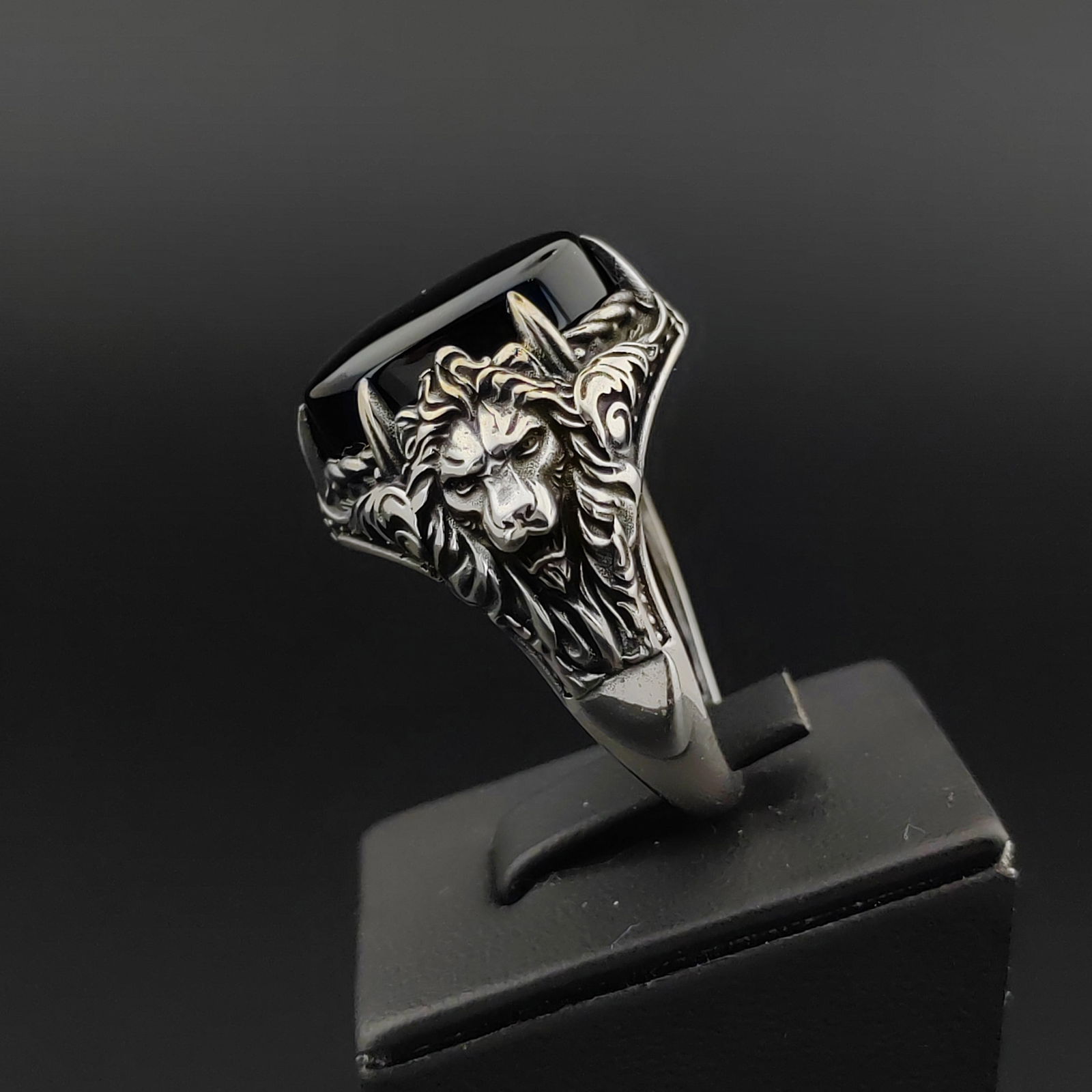 925 Sterling Silver Lion Ring with Black Onyx (1 of 8)