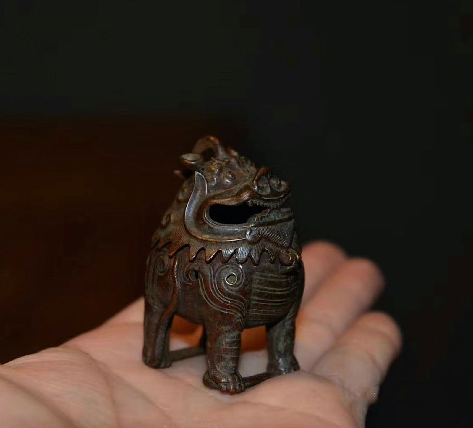 Japanese bronze lion censer sculpture (1 of 4)