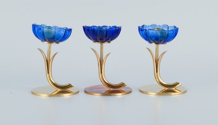 Gunnar Ander for Ystad Metall. Two candlesticks in brass and blue art glass shaped like flowers.: Title: Gunnar Ander for Ystad Metall. Two candlesticks in brass and blue art glass shaped like flowers. 1950s. Description: Gunnar Ander for Ystad Metall. Two candlesticks in brass and blue art glass
