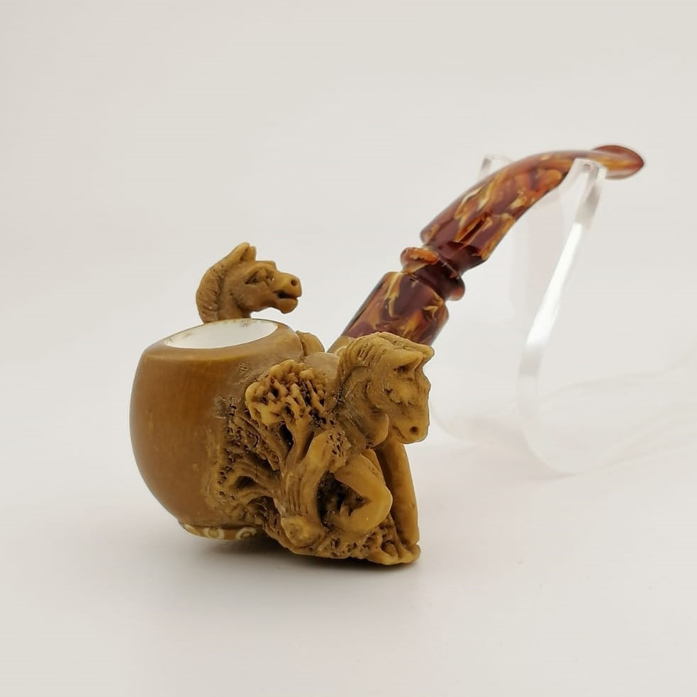 Horses,Hand carved Meerschaum Pipe: Title: Horses,Hand carved Meerschaum Pipe Materials: Meerschaum Dimension: 4.9 inch (12.5cm) Additional Information: Horses,Hand carved Meerschaum Pipe. Made in Turkey,Eskisehir by Meerschaum Carve Ma