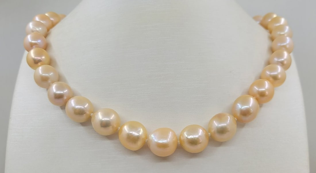 11x13mm Pink Edison Freshwater Pearls - Necklace: Title: 11x13mm Pink Edison Freshwater Pearls - Necklace Description: This necklace will stand out for its radiant glow ! Most freshwater pearls are nucleated by tissue, but Edison cultured pearls are 