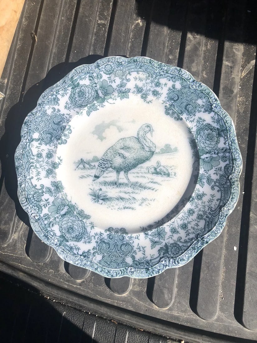 Ridgways English Turkey Plate: It measures 10” and is marked. It has no chips, cracks or repairs Shipping: Domestic: Flat-rate of $15.00 to anywhere within the contiguous U.S. International: Foreign shipping rates are determi