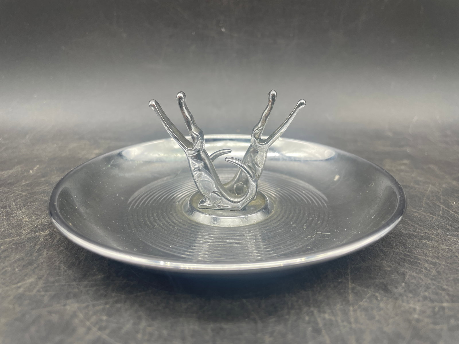VINTAGE CHROME "ALLIGATORS" PINCHERETTE ASHTRAY, 4 1/4" DIAM., DIECASTERS, INC.: Title: VINTAGE CHROME "ALLIGATORS" PINCHERETTE ASHTRAY, 4 1/4" DIAM., DIECASTERS, INC. Date/Period: approx 1930-40's Dimension: NA Material: metal Additional Information: Vintage Chrome "Alligators" A