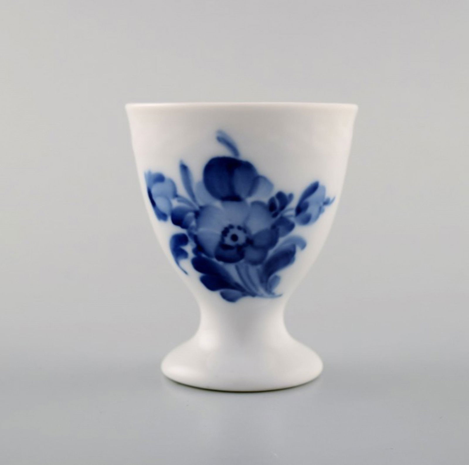 Blue flower braided egg cup from Royal Copenhagen. (1 of 4)