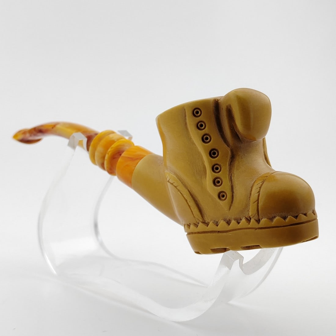 Boot Meerschaum Pipe: Title: Boot Meerschaum Pipe Materials: Meerschaum Dimension: 5.9 inch (15cm) Description: Boot,Hand carved Meerschaum Pipe. Made in Turkey,Eskisehir by Meerschaum Carve Master.Best Quality Block Meers