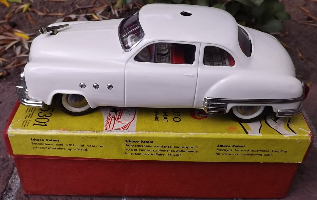 Schuco Buick 5301 (Made in Germany 1956), windup, c9. (1 of 7)