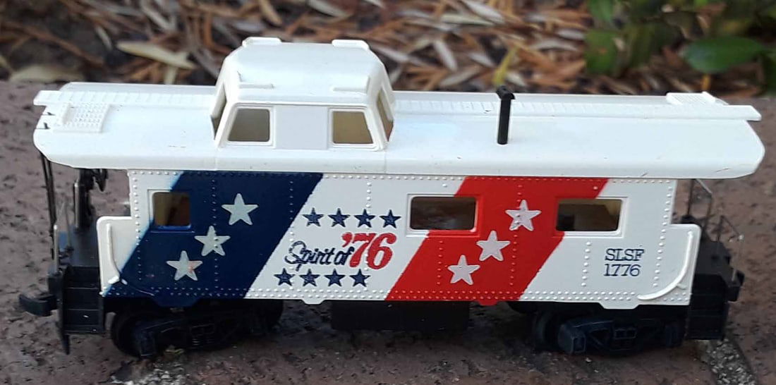 Spirit of '76 caboose , HO scale , c10. (1 of 5)