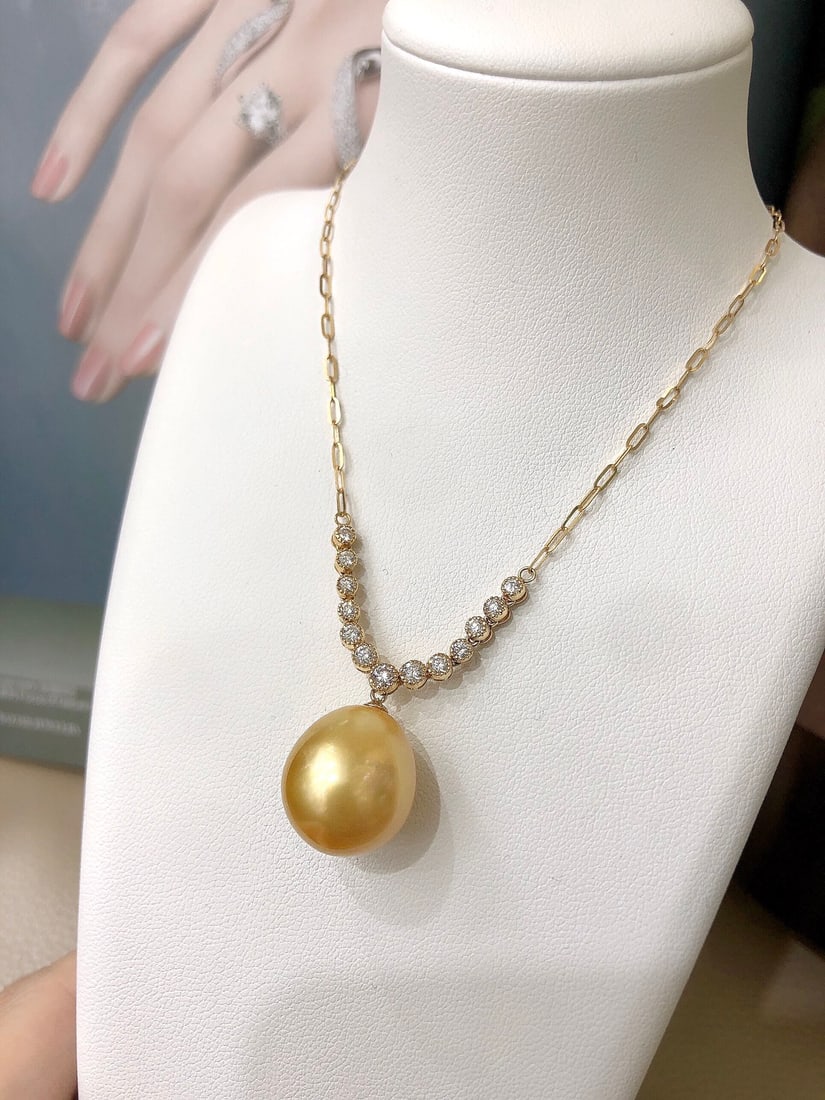 South Sea Sea Gold Pearl Necklace (1 of 6)