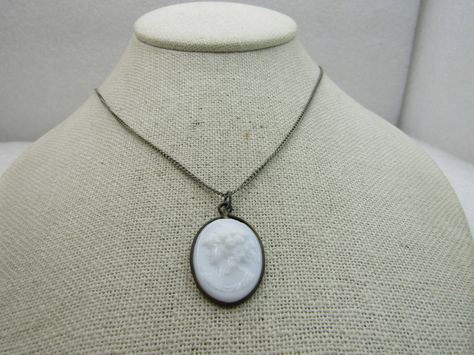 Vintage Glass Cameo Necklace 18", 1-1/8" Oval: Vintage Glass Cameo Necklace 18", 1-1/8" Oval. 18" and a 1.5mm curb link chain with spring clasp. Costume vintage with some finish wear. Good condition. Not signed by the maker. Age 1940's-1950's.(INV