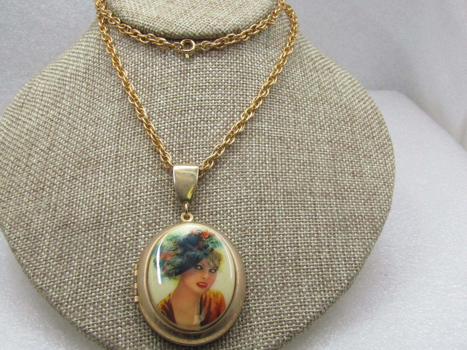Vintage Cameo Style Photo Locket Necklace, 24" Chain, 4mm, 1960's-1970's (1 of 6)