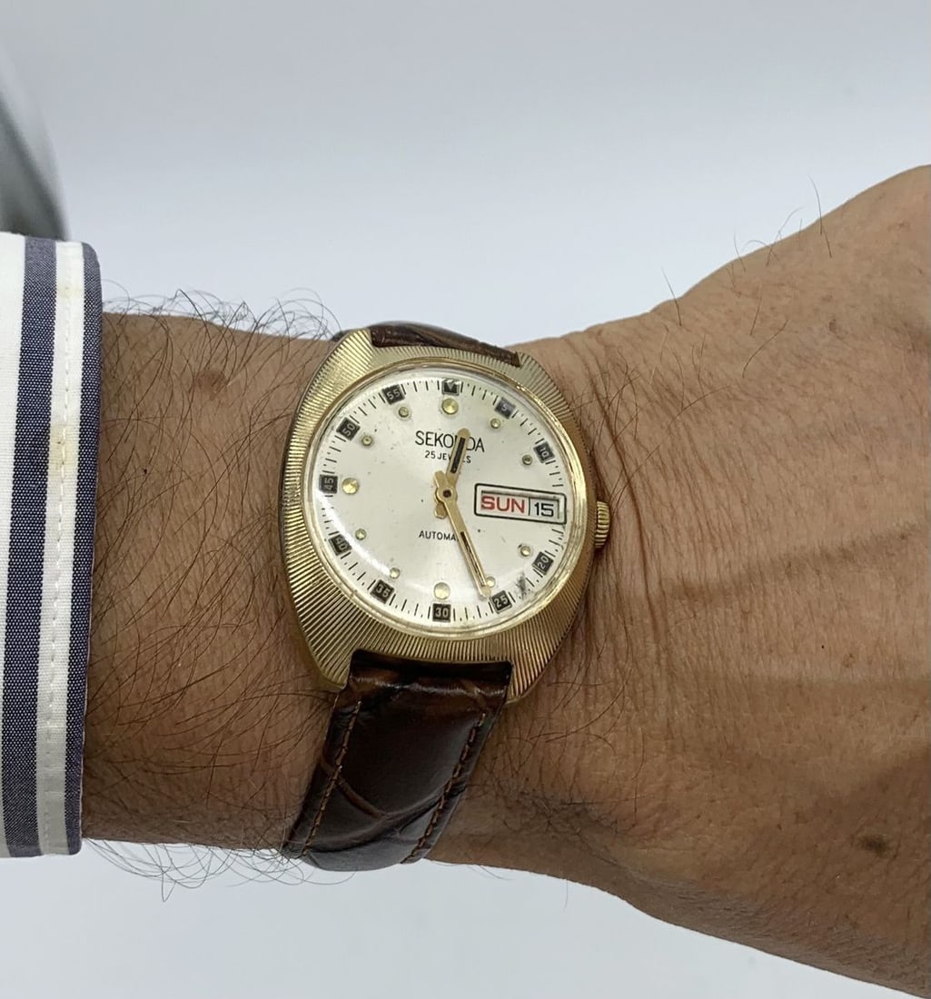 Sekonda vintage men wrist watch / Russian antique unisex USSR watches: Materials Band material: Leather Gold, Stainless steel Sekonda vintage men wrist watch. Russian antique unisex white USSR watches. Mens watch. Vintage watch. Military watch. Mens Wrist Watch. Watches