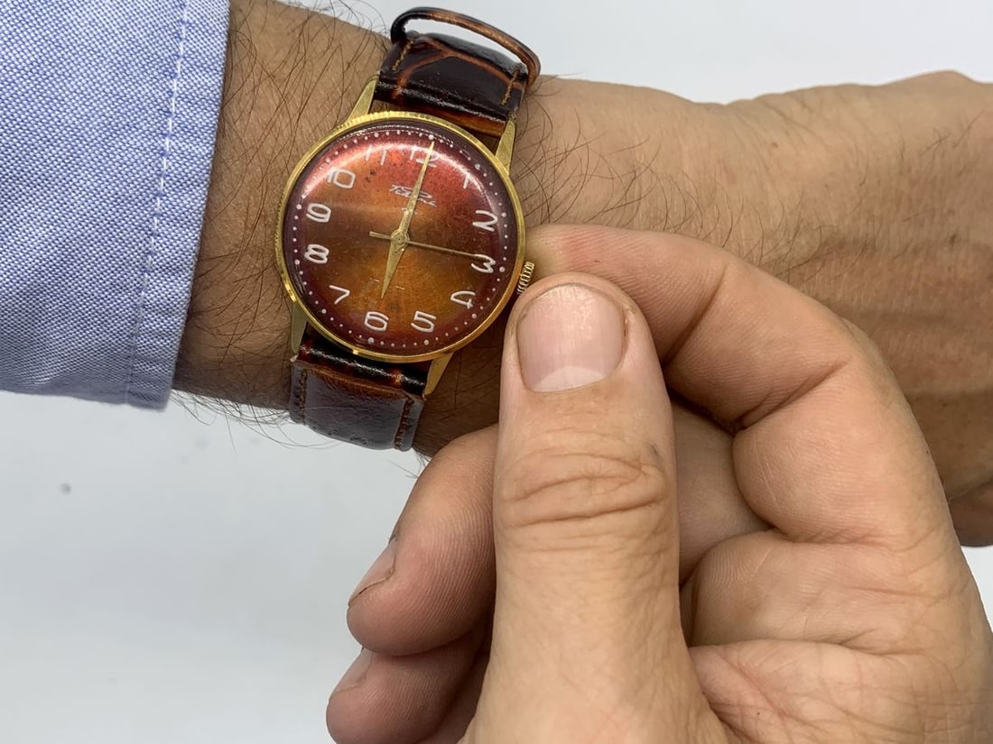 Raketa vintage men wrist watch / Russian antique unisex USSR watches: Materials Band material: Leather Gold, Stainless steel Raketa vintage men wrist watch. Russian antique unisex white USSR watches. Mens watch. Vintage watch. Military watch. Mens Wrist Watch. Watches f