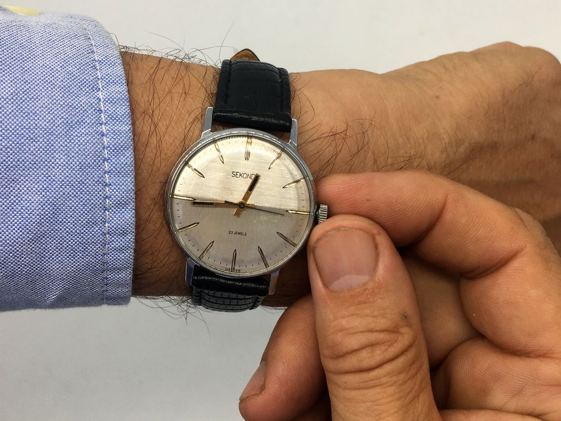 Sekonda vintage men wrist watch / Russian antique unisex USSR watches: Materials Band material: Leather Gold, Stainless steel Sekonda vintage men wrist watch. Russian antique unisex white USSR watches. Mens watch. Vintage watch. Military watch. Mens Wrist Watch. Watches