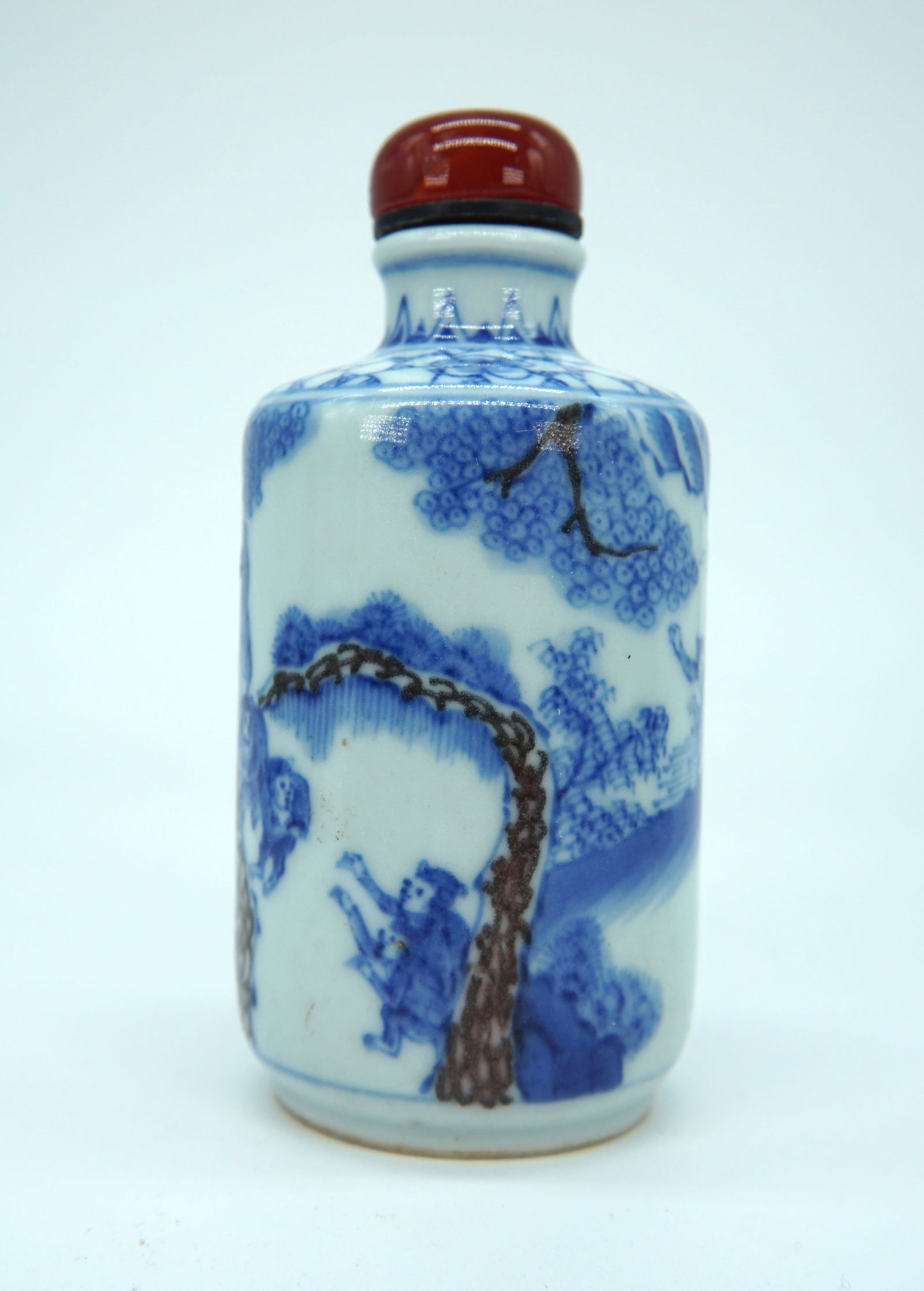 04-01 A Blue and White Underglaze-Red Porcelain Snuff Bottle (1 of 10)