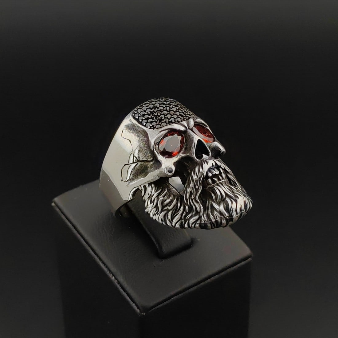925 Silver Bearded Skull Ring (1 of 8)