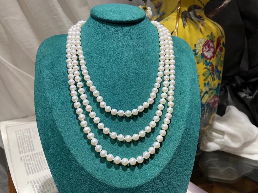Natural freshwater pearl sweater chain: Natural freshwater pearl sweater chain. 7~8mm, nearly round with slight imperfections. Reserve: $300.00 Shipping: Domestic: Shipping rates are determined by destination International: Foreign shipping