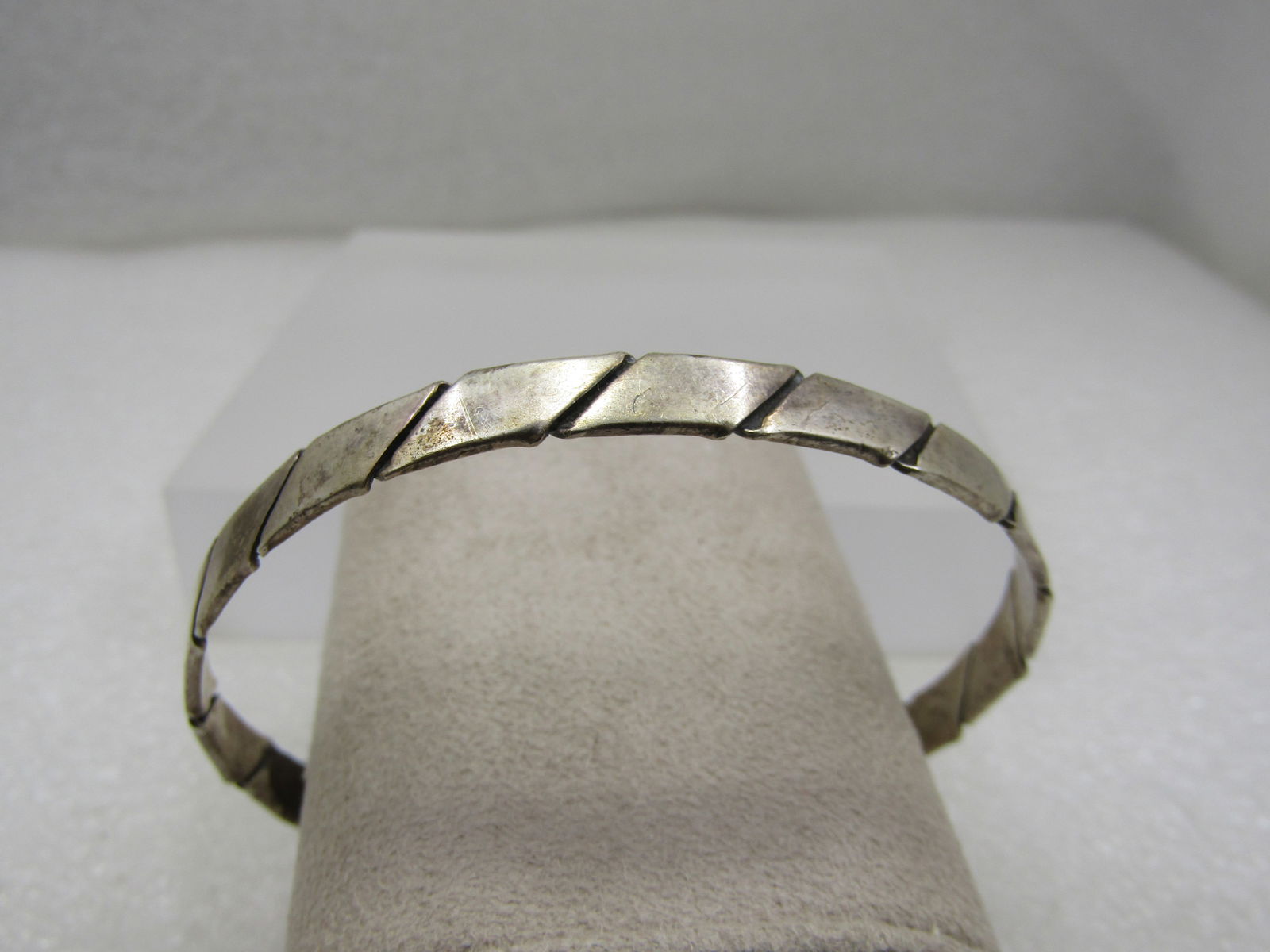 Vintage Sterling Mexico Bangle Bracelet, Unisex 8", Diagonal Ridged (1 of 7)