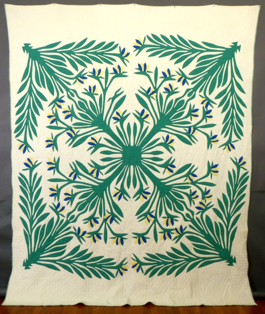 Antique Hawaiian Style Quilt, c. 1900-1940 (1 of 12)