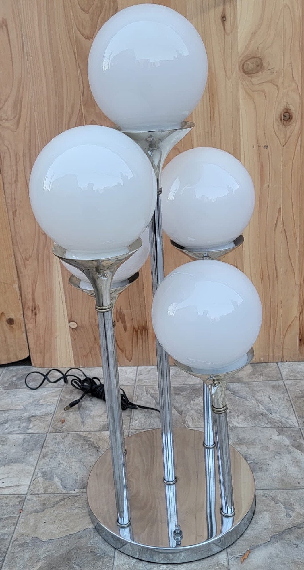 Mid Century Modern Robert Sonneman Style Chrome Globe 5 Bulb Table Lamp: Vintage from the 1970s Materials: Glass, metal Width: 14.75 inches Height: 28 inches Depth: 14.75 inches Mid Century Modern Robert Sonneman Style Chrome Globe 5 Bulb Table Lamp Great chrome 5 globe bu
