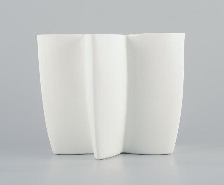 Heikki Orvola for Arabia, Finland. Large white porcelain vase in abstract design.: Heikki Orvola for Arabia, Finland. Large white porcelain vase in abstract design. 2000s. Marked. In perfect condition. Dimensions: H 21.0 x D 27.0 cm. Reserve: $350.00 Shipping: Domestic: Shipping rat