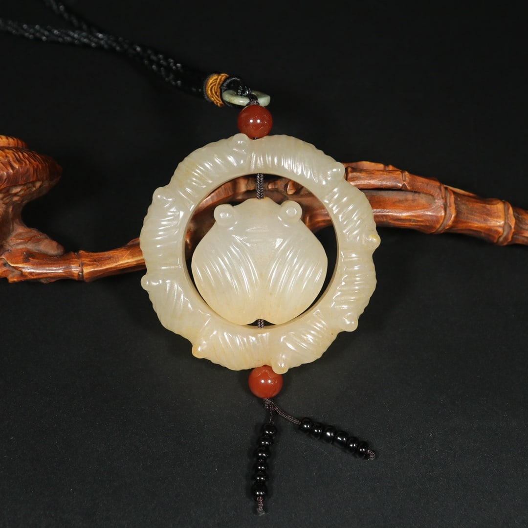 Old Chinese Hetian Jade Cicada Pendant (1 of 9)