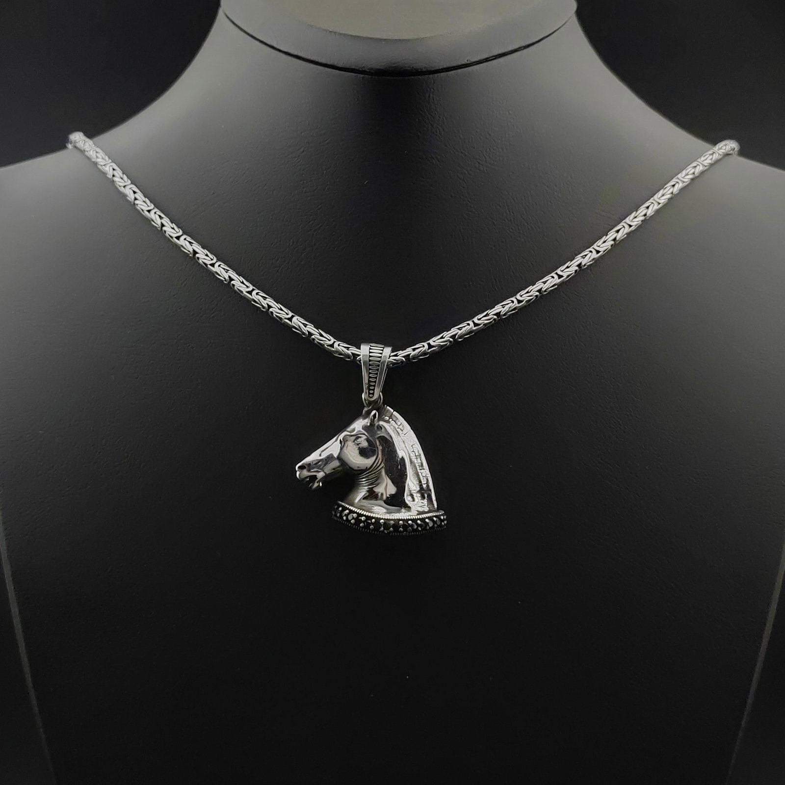 925 Silver Chain with Horse Pendant: Title: 925 Silver Chain with Horse Pendant Description: 925 Silver Chain with Horse Pendant -Total Weight:22g Chain Size: 23.62 in(60cm). Pendant Size:1.06x1.29 in (27x33mm) (Bail included). With Gift