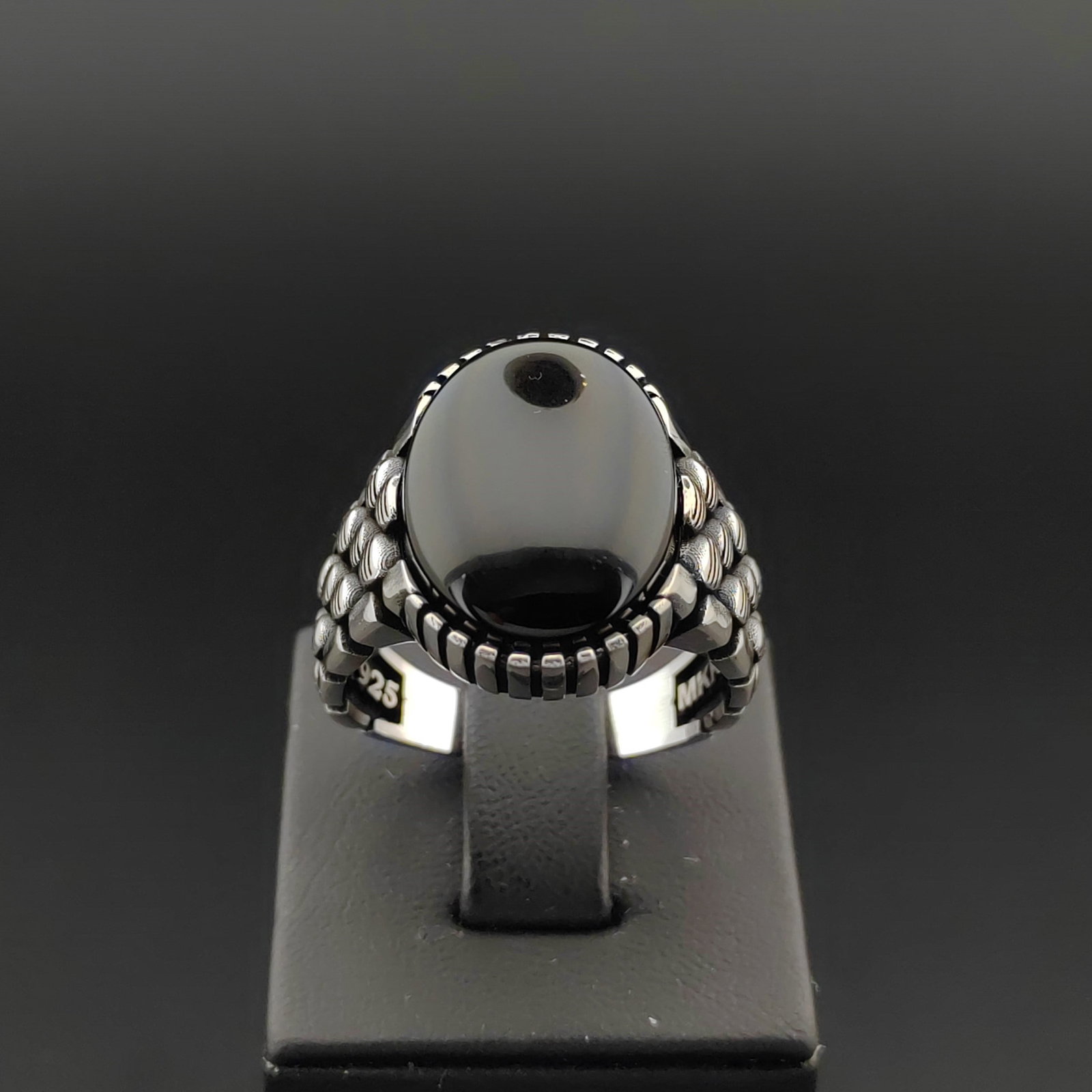 925 Silver Men's Ring with Black Onyx: Title: 925 Silver Men's Ring with Black Onyx Description: 925 Silver Men's Ring with Black Onyx -Condition:New -Total Weight:9.8g -Size: US Size 12 (21.50mm) With Gift Box Express Shipping.Carrier:DHL