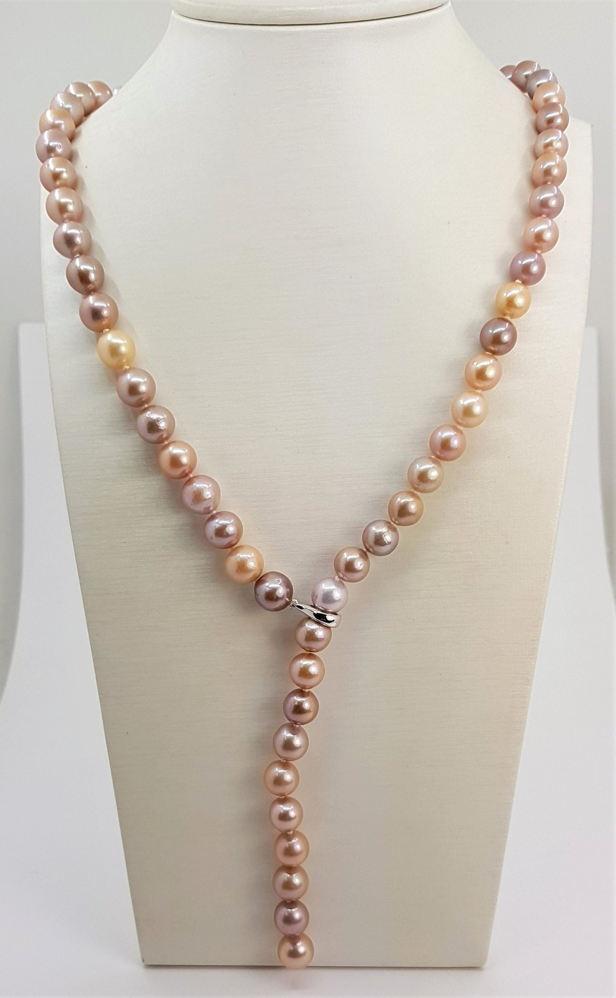 9x11mm Round Shimmering Multi Edison Freshwater Pearls - Necklace: Title: 9x11mm Round Shimmering Multi Edison Freshwater Pearls - Necklace Description: Most freshwater pearls are nucleated by tissue, but Edison cultured pearls are nucleated with beads, exactly as sa