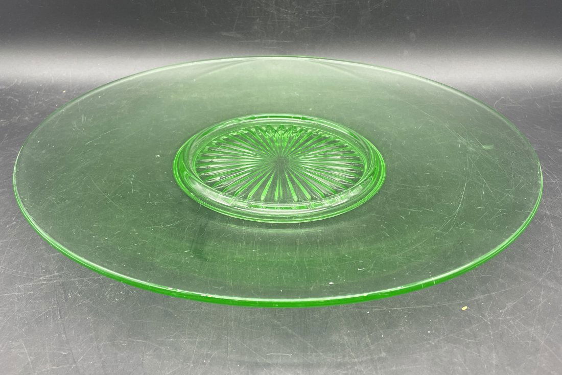 VINTAGE 12" URANIUM GLASS CAKE PLATE Glows! (1 of 1)
