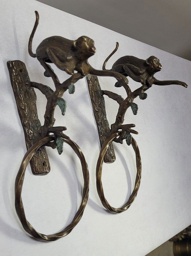 Vintage brass bronze display towel bar round ring circle monkey holders indoor or outdoor kitchen (1 of 1)