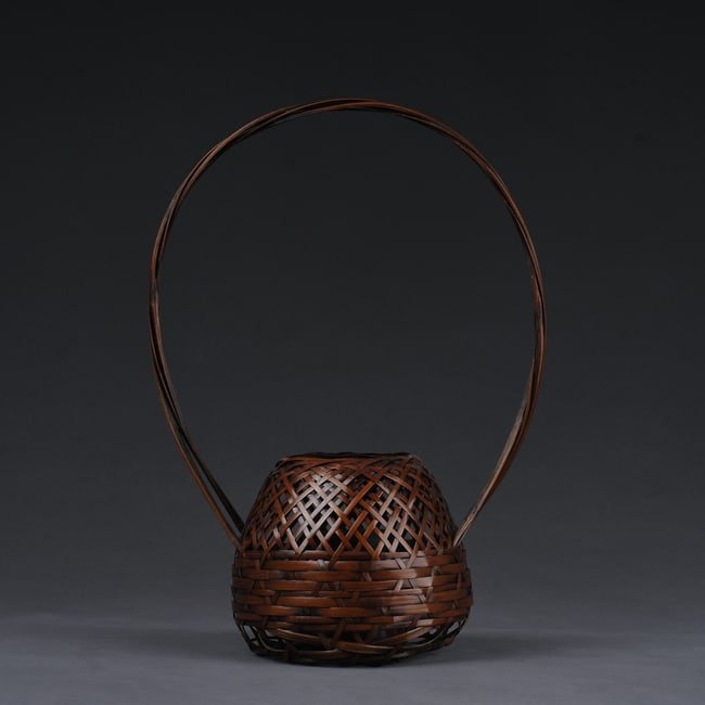 Japanese bamboo woven flower basket: DescriptionTitle: Japanese bamboo woven flower basketOrigin: Asian private collectionDate/Period: 20th C /Material: bambooDimensions: Size: about 22x10x30 cm,Japanese exquisite bamboo woven flower bas