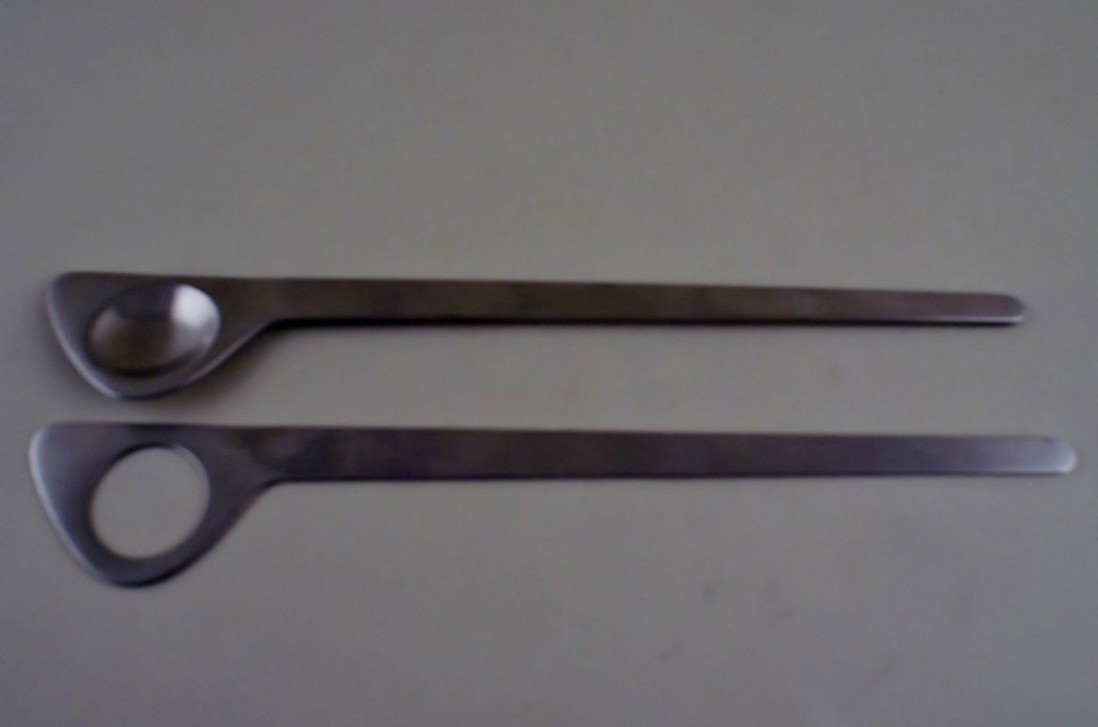 Stelton, Arne Jacobsen salad servers in stainless steel. (1 of 3)