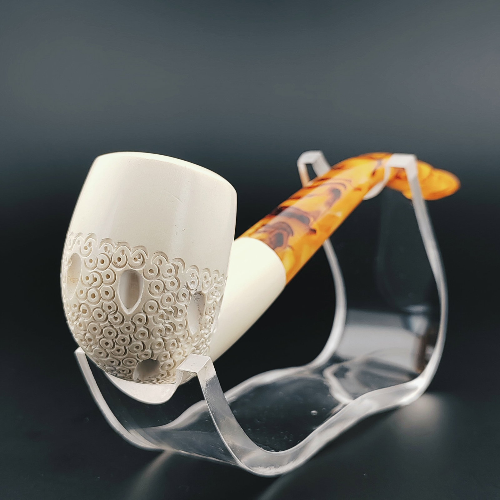 Classic Lattice Meerschaum Pipe: Title: Classic Lattice Meerschaum Pipe Materials: Meerschaum Dimension: 5.1 inch (13cm) Description: Classic Lattice,Hand carved Meerschaum Pipe. Made in Turkey,Eskisehir by Meerschaum Carve Master.Be