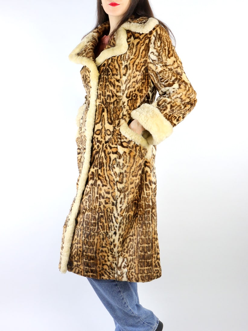 SHEARED LAPIN LEO FUR COAT EU: S; US: 8: Title: SHEARED LAPIN LEO FUR COAT EU: S; US: 8 Dimensions: Aproximate size- EU: S; US: 8 : Important details: Length: 105cm/41.34in -Shoulders width:43cm/16.93in -Sleeve Length:58cm/22.83in -Bust size