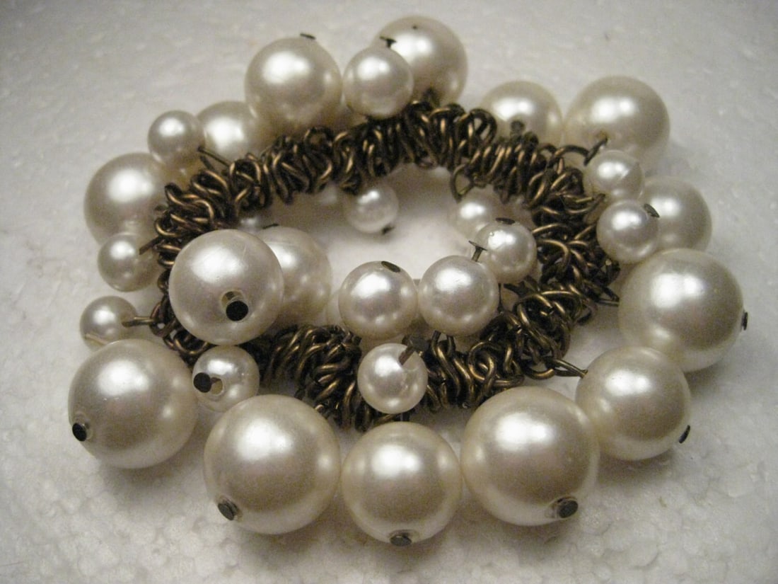 Vintage Dangle Faux Pearl Stretchy Bracelet - Boho, Brassy Gold Tone Sliding Links - Gypsy: Materials: faux pearl and brassy gold tone metal, elastic filiment Gift wrapping available See details Seasonal or occasion specific wrapping paper with bow and tag. Personally written gift tag. Vinta