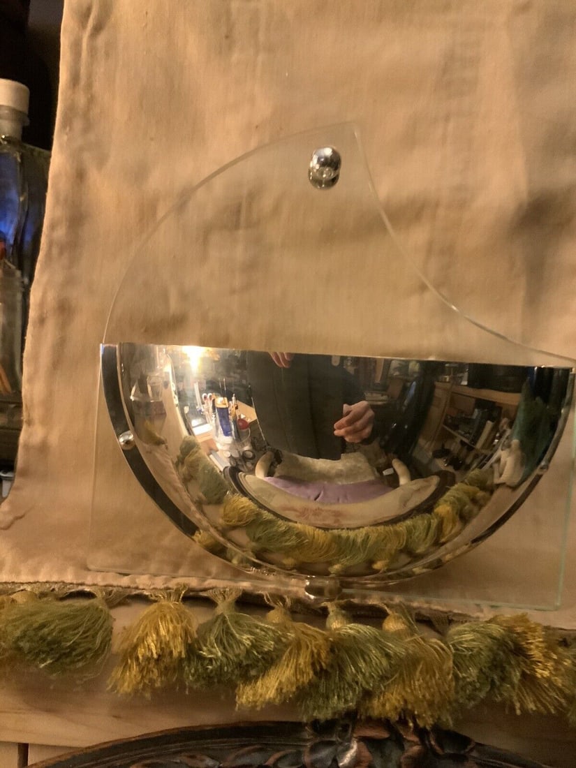 Mesa Silver Plated Bowl Designed By Giuliano Malimpensa: Title: Mesa Silver Plated Bowl Designed By Giuliano Malimpensa Description: This exquisite silver plated bowl from Mesa Italy, designed by Giuliano Malimpensa for Mesa, is a stunning addition to any c