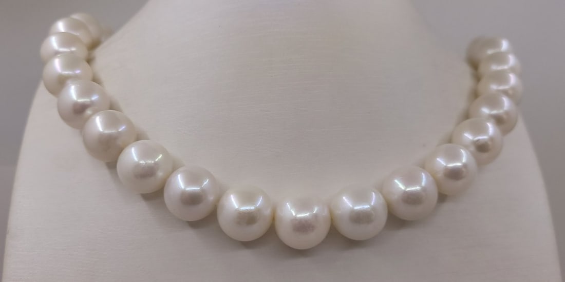 Necklace Huge Size - 13x14mm Round White Edison Pearls: Title: Necklace Huge Size - 13x14mm Round White Edison Pearls Description: This necklace will stand out for its radiant glow and unique large size ! Most freshwater pearls are nucleated by tissue, but
